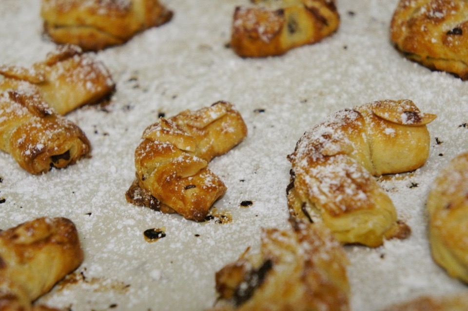 Cooking with Watson: Spanish almond crescent