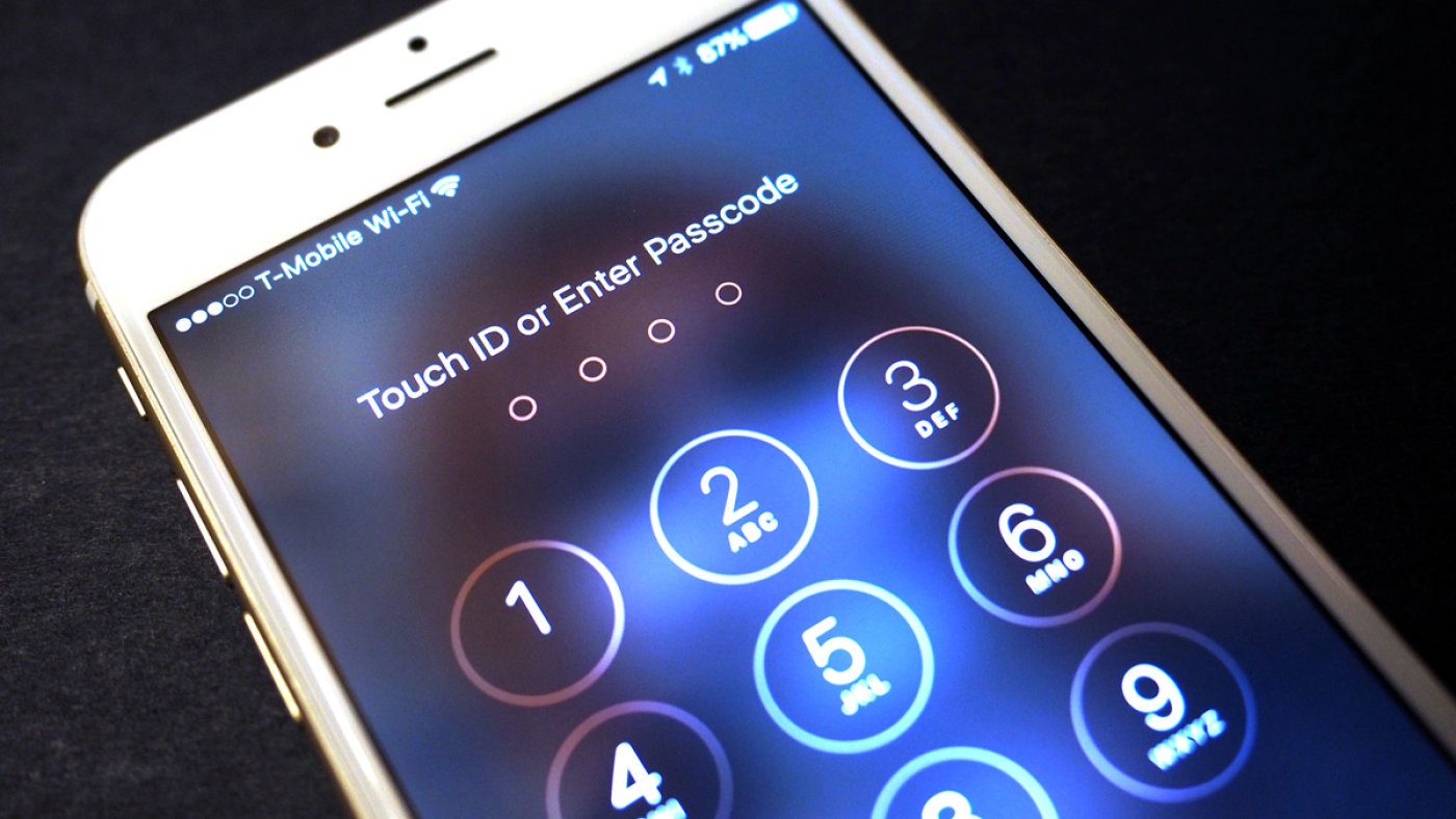 The FBI is briefing senators on how it cracked the iPhone&#039;s passcode