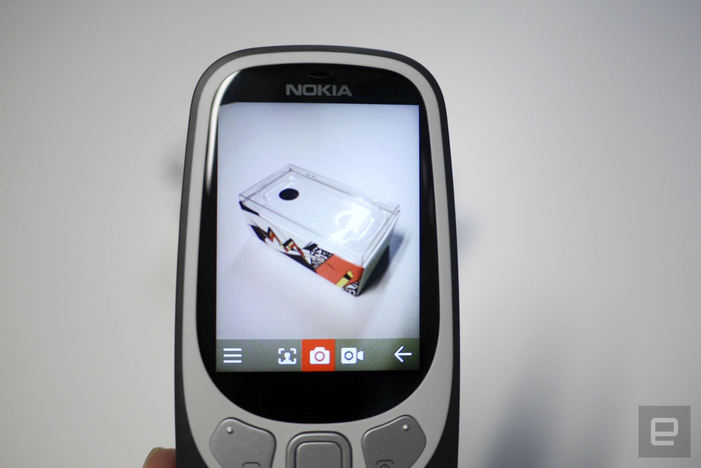 诺基亚 3310 复刻版图赏：骚气的配色，久违的手感 | 极客公园