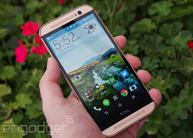 HTC One M8 in gold