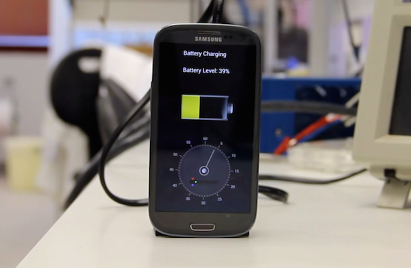 StoreDot promete carregar o seu telemóvel em apenas 30 segundos (e ela prova isso neste vídeo)