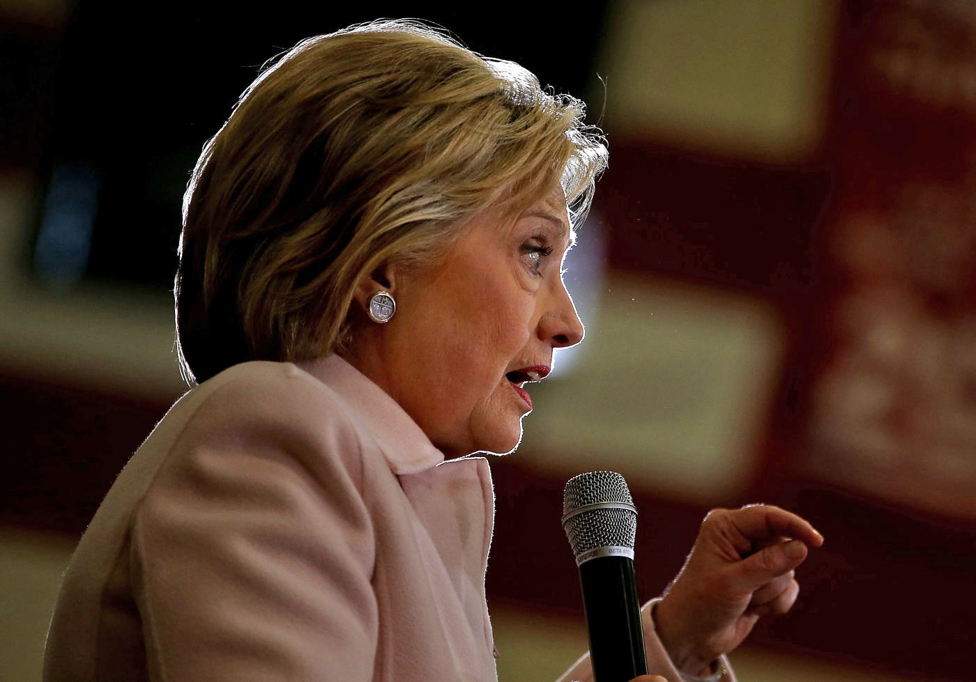US government says 22 Clinton emails contain top secret info