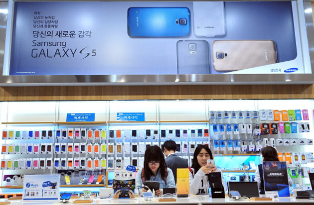 Galaxy S5 at a South Korean store