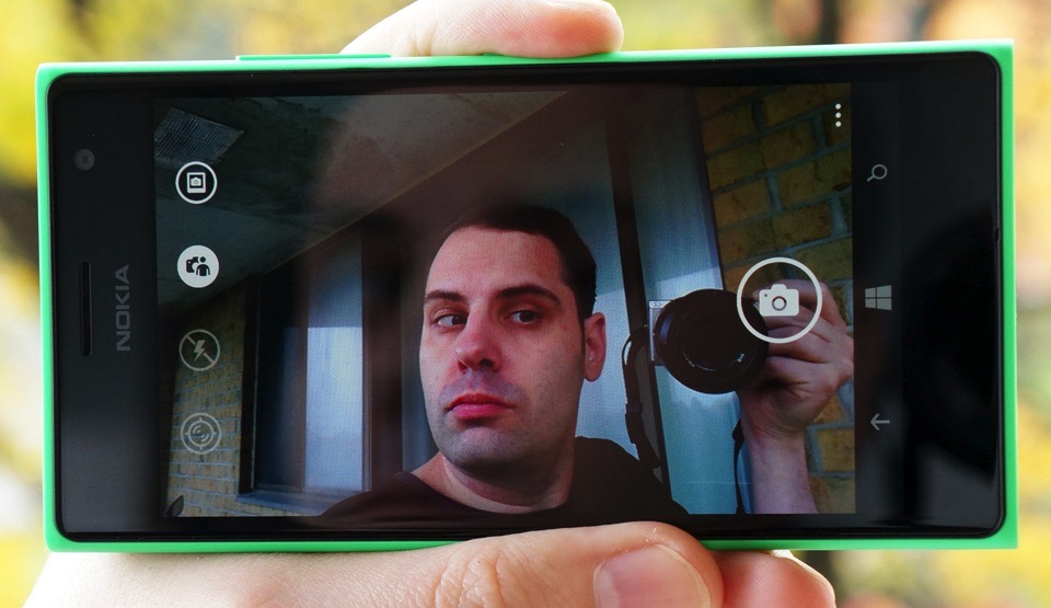 Nokia Lumia 735 and yours truly