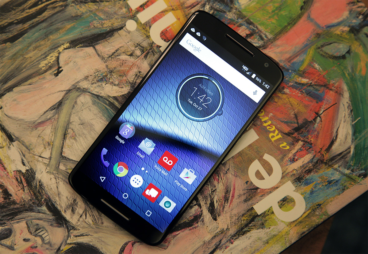 The Droid Maxx 2 is a Moto X Play with loads of Verizon bloatware
