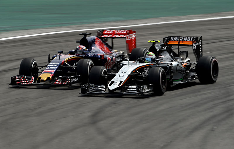 Max Verstappen và Sergio Perez tại trận Grand Prix Brazil năm 2015.