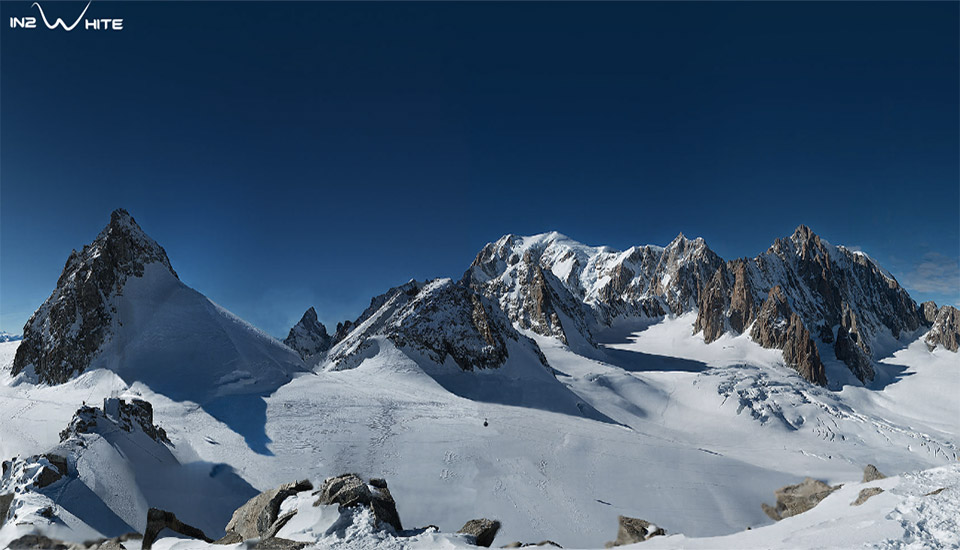 photo of 70,000 pictures make up this panorama of Europe's tallest mountain image