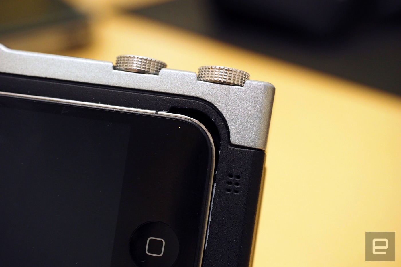 The Pictar brings SLR-style camera controls to (most) iPhones
