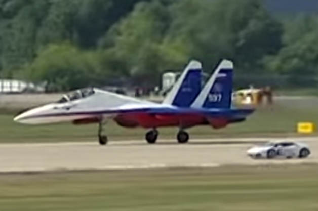 Su-30 vs Lamborghini Huracan