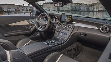 Năm 2017 Mercedes-AMG C63 S Cabriolet