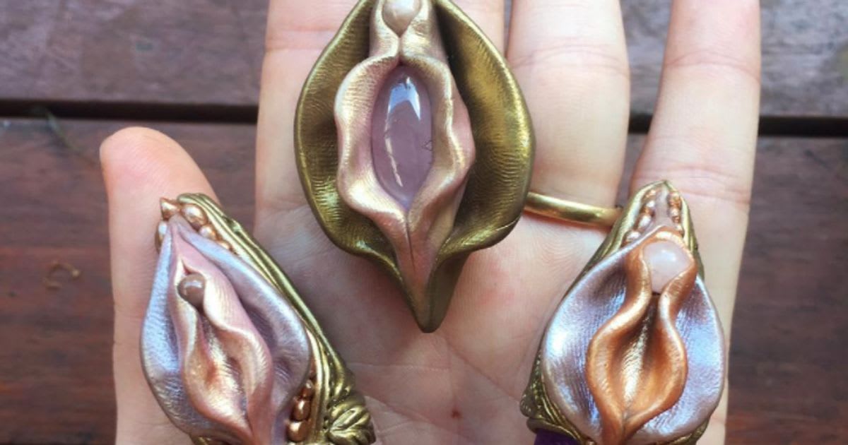 These Vagina Necklaces Are So Popular They Broke An Etsy Seller's Shop