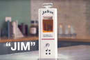 音声操作で注げる、バーボン用「スマートデキャンタ」を米ジムビームが12月発売。バーボンの質問も答えられます