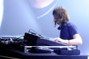 Aphex Twinがステージパフォーマンスを初ライブ配信、Weirdcoreと映像コラボ。日本時間4日午前4:55〜