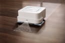 動画：ブシャー！ 水噴射する床拭きロボット iRobot Braava jet 240 。8月26日発売、価格は約3万円