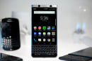 BlackBerryの新スマホはIP67防水で物理キーボードなし、26時間持続のバッテリー搭載