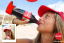 自撮り棒ならぬ自撮り瓶。コカ・コーラ・イスラエルが「Selfie Bottle」制作、夏イベントで配布。SNSアップ対応