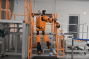 ホンダ、はしごを昇り降りできる二足歩行ロボット「E2-DR」発表