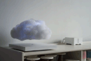 浮くミニチュア雷雲｢Floating Cloud 2.0｣発売。音に反応して｢幕電｣閃く､100個限定のハンドメイド品