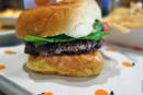 血も滴る？ 植物性合成肉ハンバーガー店「Impossible Burger」が新工場稼働へ。年内にも全米1000店規模に拡大の計画
