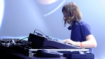 Aphex Twinがステージパフォーマンスを初ライブ配信、Weirdcoreと映像コラボ。日本時間4日午前4:55〜