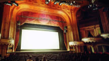 映画館用の裸眼3D技術「Cinema 3D」発表。多数のミラーとレンズで複数、座席幅分の視差を生成