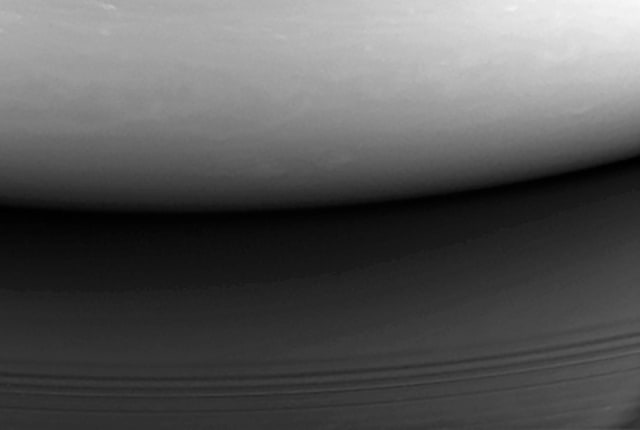 探査機カッシーニが届けた､最後の1枚。土星突入後､予定より30秒長く大気組成データを送信し、消滅