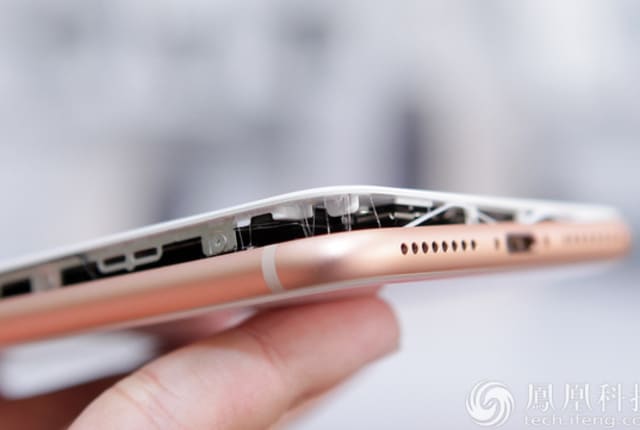 iPhone 8 Plusのバッテリーが膨張する事例が複数報告される。アップル「すでに認識し調査中」