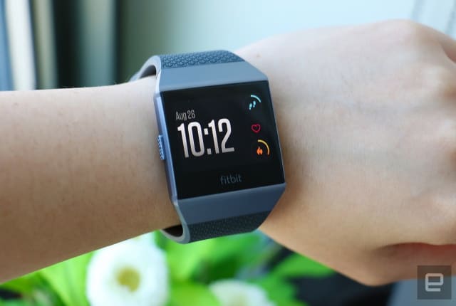 Fitbitの新スマートウォッチIonicで血糖値の連続モニタリングが可能に。埋込みモジュールメーカーとコラボ