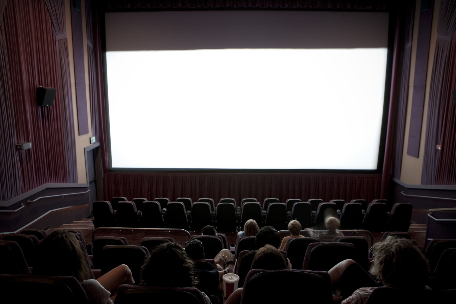 Фото экрана в кинотеатре