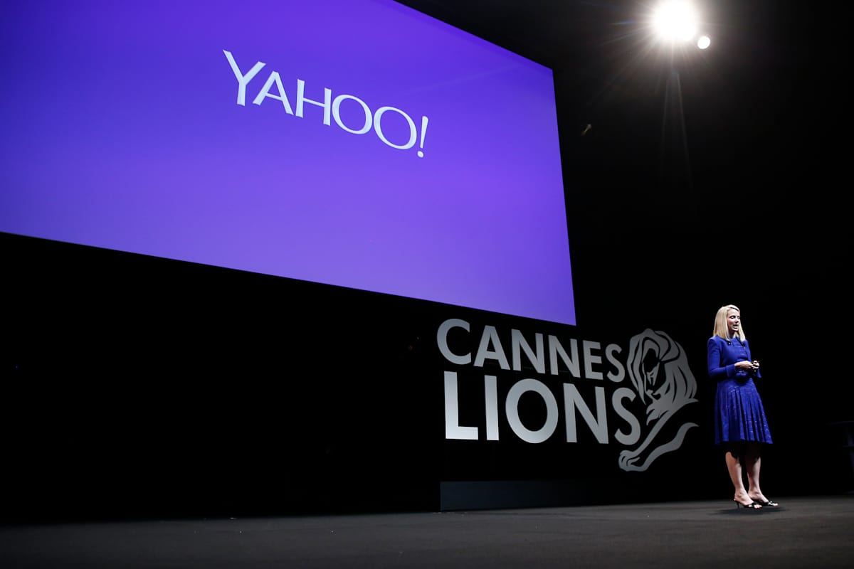 WSJ: Yahoo may sell itself off