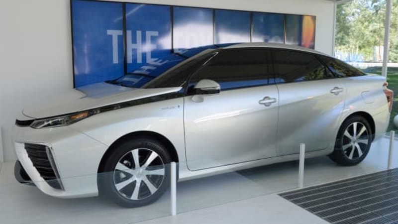 Japan considering offering free hydrogen cars because $30k incentives apparently not enough