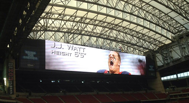 Houston Texans' new HD scoreboard is even wider than the Cowboys'