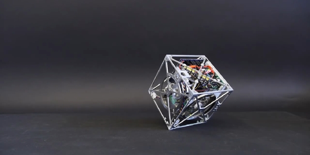 Swiss researchers created a cube that can sit, jump and walk (video)