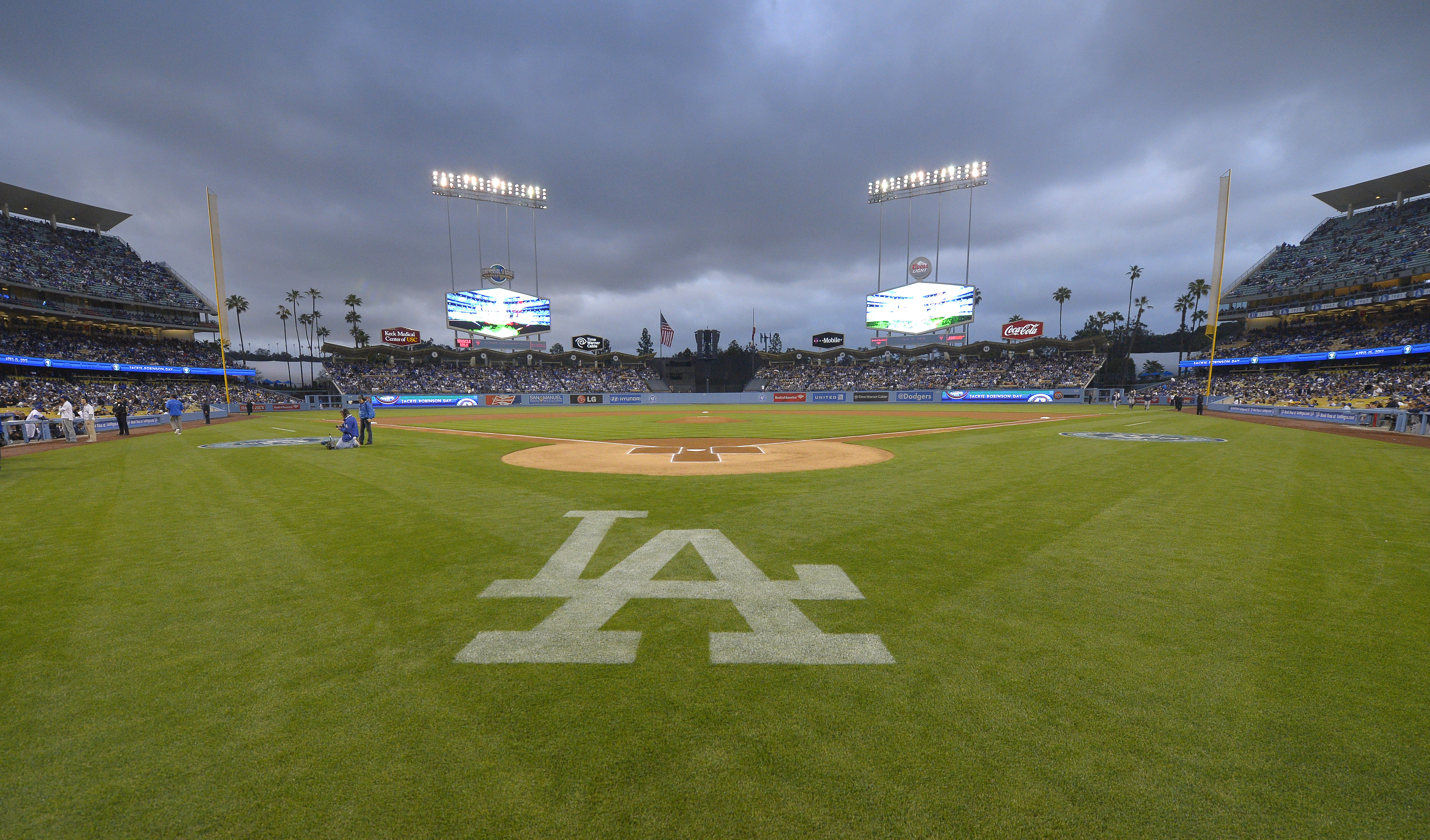 I go 2. Проект World field. Dodger Stadium в фрифаер. Фото вечернего стадиона Dodgers. Dodger Stadium как переводится на адском.