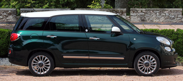 2015 Fiat 500L Living side view