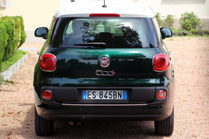 2015 Fiat 500L Living rear view