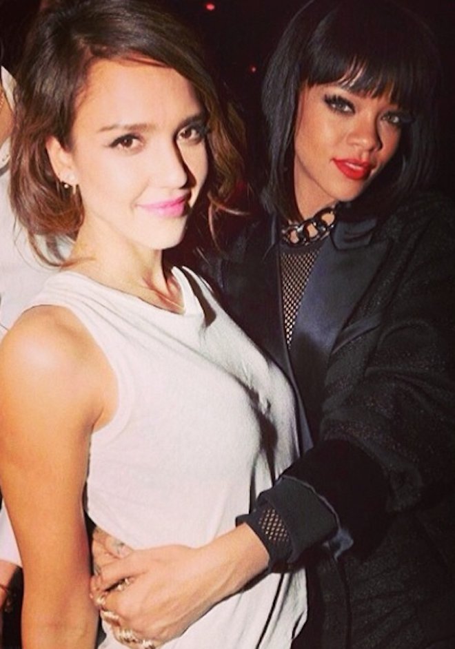 Jessica Alba Cuddles Up With Rihanna in Throwback Thursday Pic | Cambio