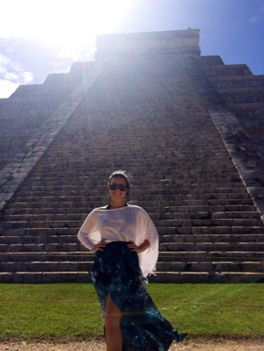 Demi Lovato Dyed Her Hair Pink, Shared Vacation Pics of Chichen Itza ...