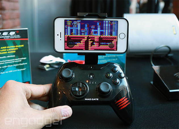steen paperback Smaak Mad Catz C.T.R.L.i is an iOS 7 controller with Xbox heritage (hands-on) |  Engadget