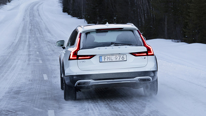 2017 Volvo V90 Cross Country