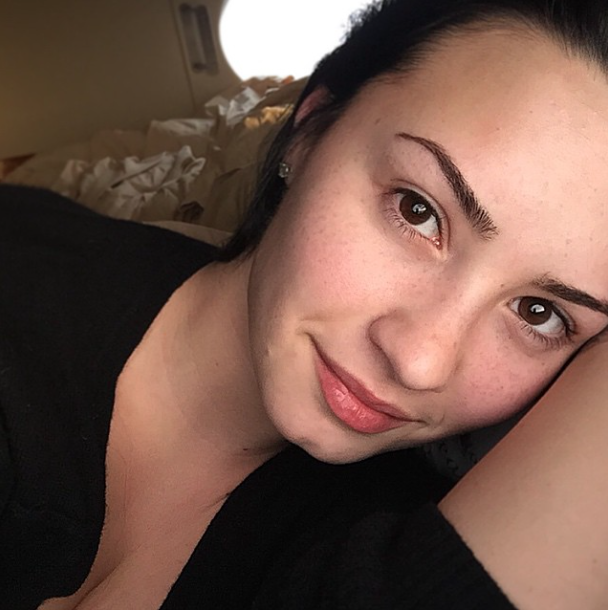 Demi Lovato No Makeup Monday Pic: "Show the World Our Beauty and