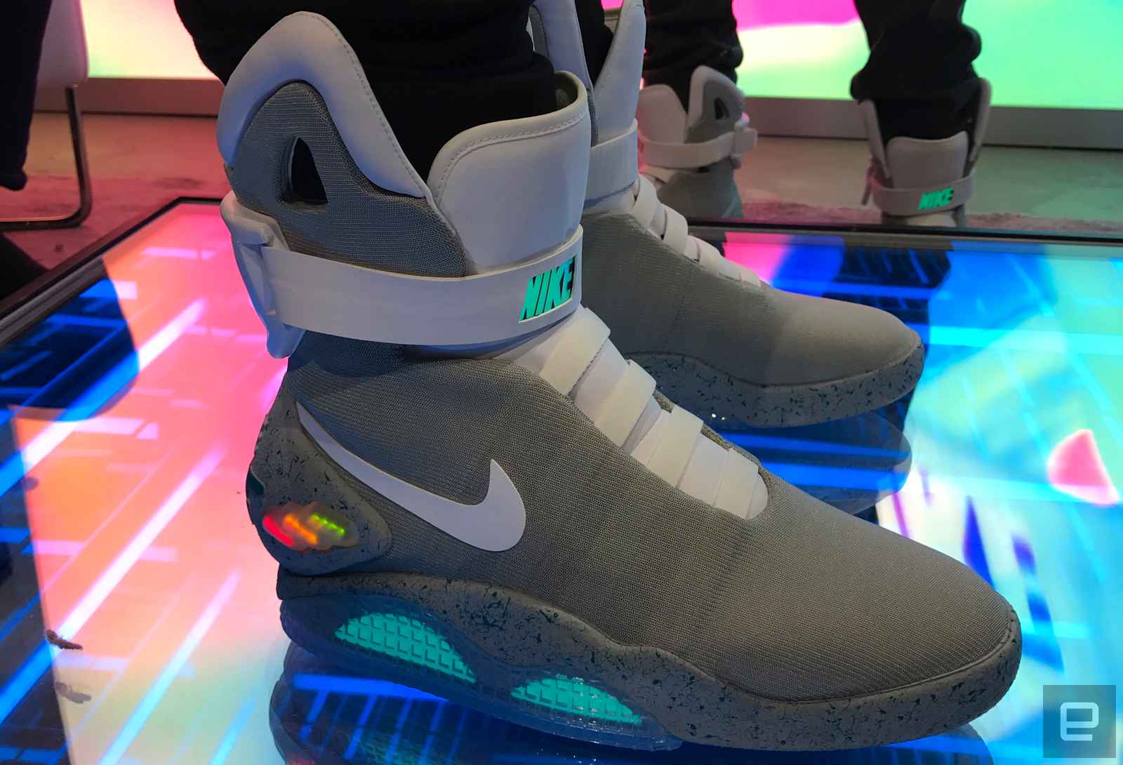 Larry Belmont oscuro Perder Nike's self-lacing Mags are hot, won't catch fire | Engadget
