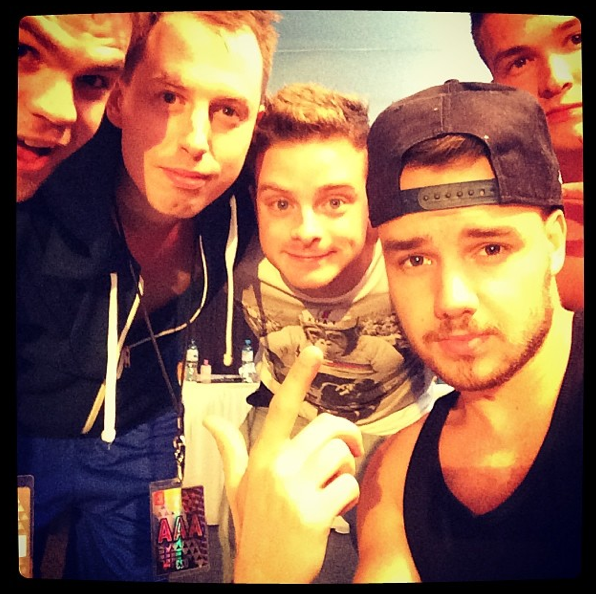 Liam Payne Selfie Spree Kicks Off One Direction Tour in Sexiest Way ...