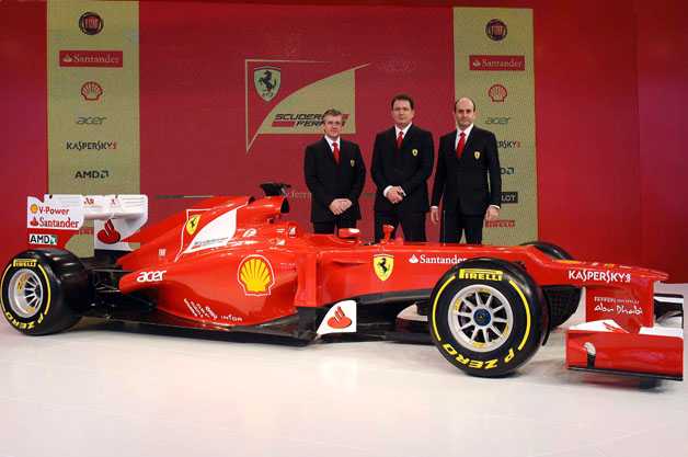 Pat Fry (L) and Nicolas Tombazis (C) with the Ferrari F2012