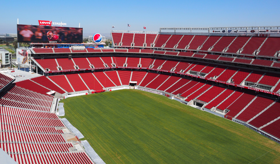 The 49ers' new stadium is a temple of football and high technology |  Engadget