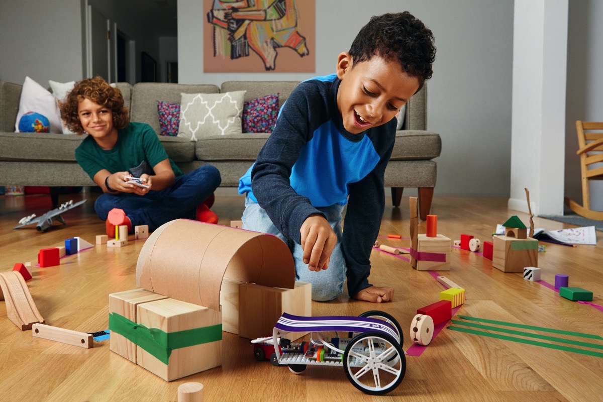 LittleBits Gizmos & Gadgets Kit: DIY circuit-building kit