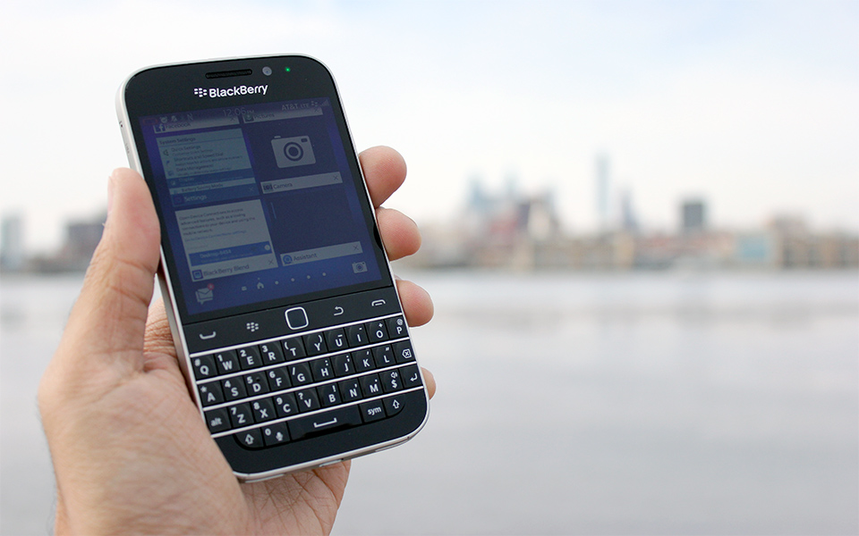 BlackBerry Classic review: A love letter to fans and few others