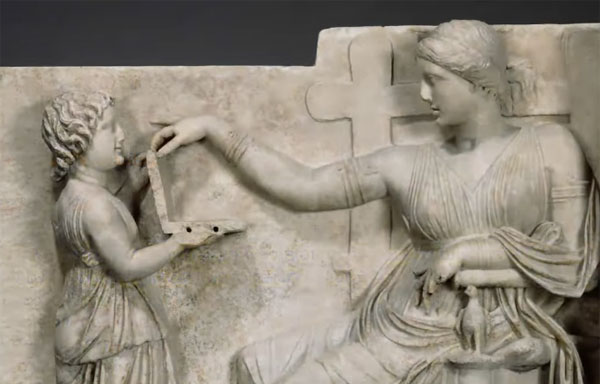 ギリシャ時代の彫刻に小型ノートパソコンらしきものが Usb端子もちゃんとある とマニアの間でも話題に 動画 ガジェット通信 Getnews