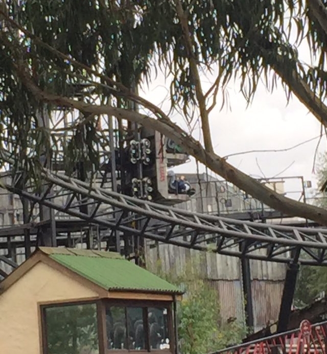 Thorpe Park ride jams leaving passengers trapped upside down - AOL UK ...