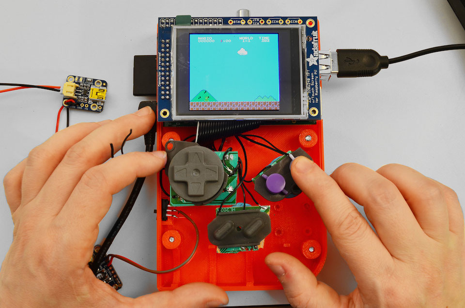 spænding Betjening mulig Forskelsbehandling Build your own Game Boy with a Raspberry Pi, SNES pad and 3D printer |  Engadget